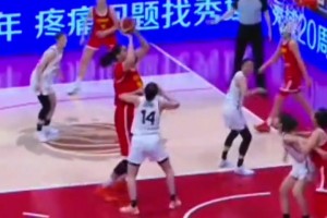 💪中国女篮对战日本，张子宇这身高太无解了，继续统治内线~